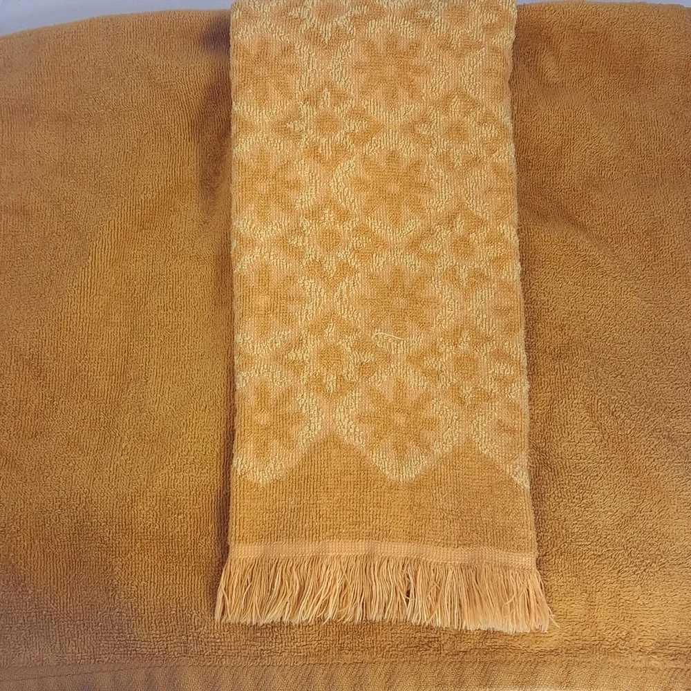 Vintage hand Towel set 2 harvest yellow Gold Martex West Point Pepperell Fairfax